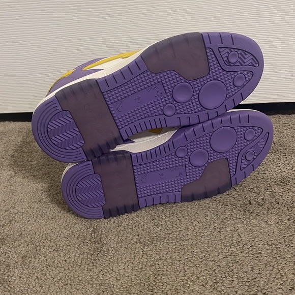 Off- White Sneaker - Picture 6 of 7